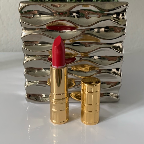 Elizabeth Arden Ceramide Lipstick in Cherry Bomb - Picture 2 of 3